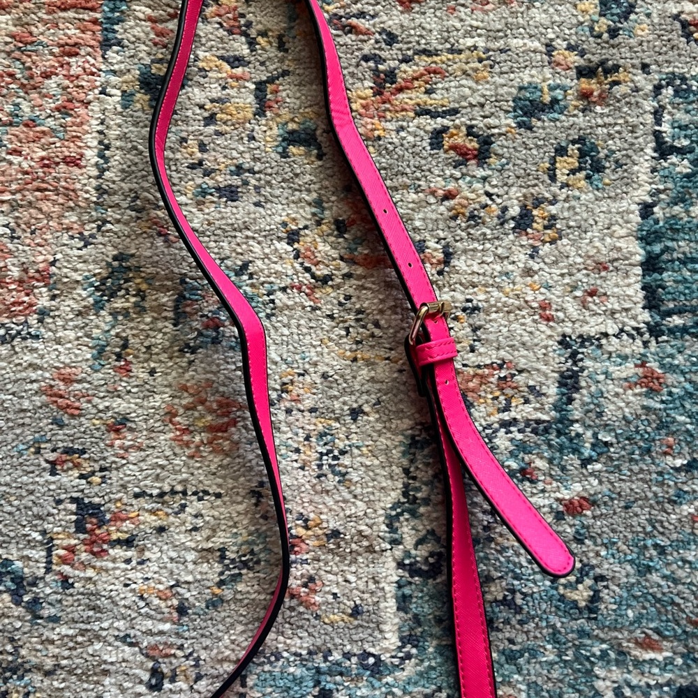 Heart-Shaped Pink Crossbody Bag - Picture 6 of 6